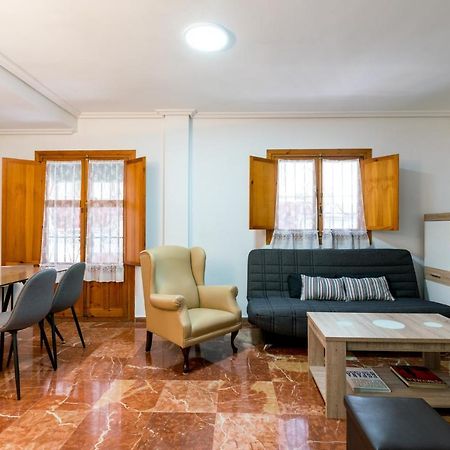 Holi-Rent Estrella Appartement Sevilla Buitenkant foto