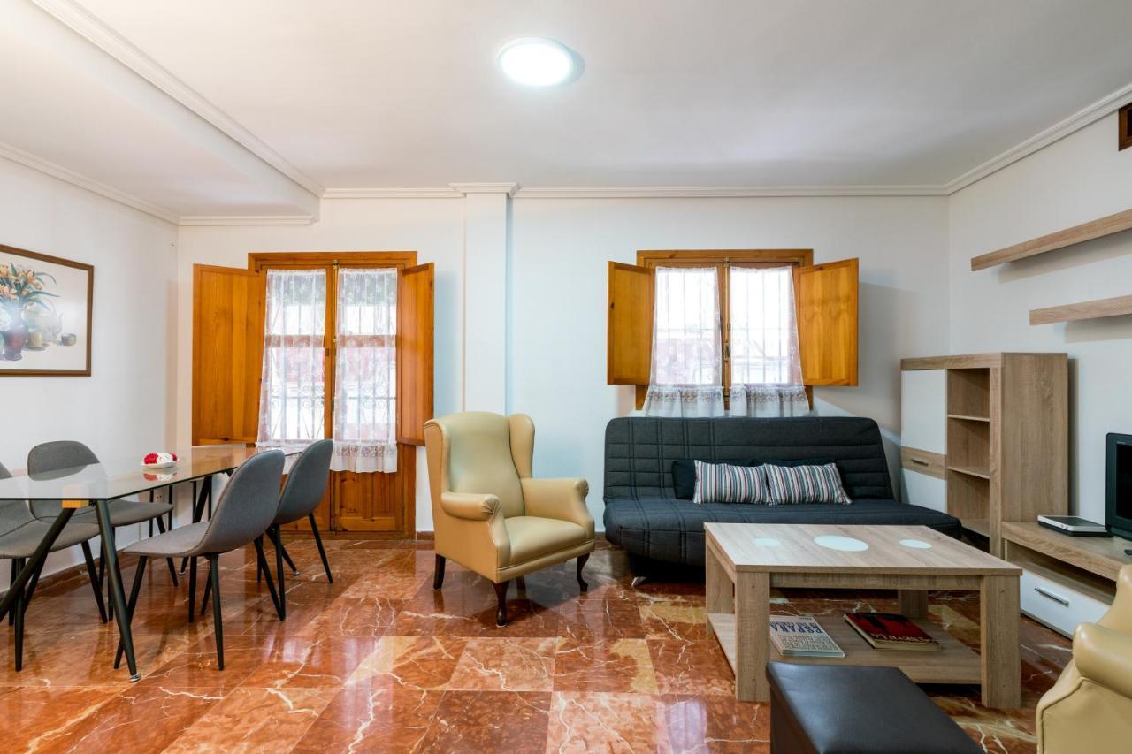 Holi-Rent Estrella Appartement Sevilla Buitenkant foto