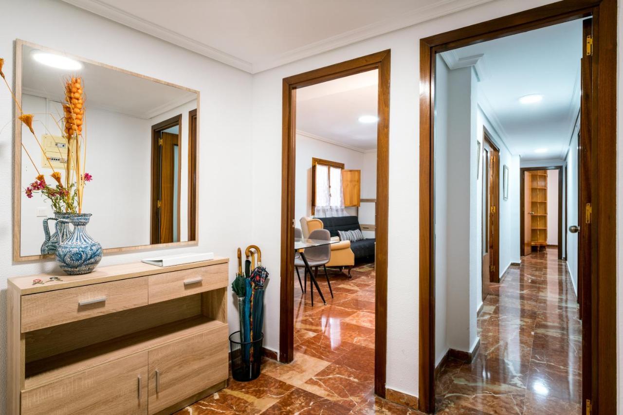 Holi-Rent Estrella Appartement Sevilla Buitenkant foto