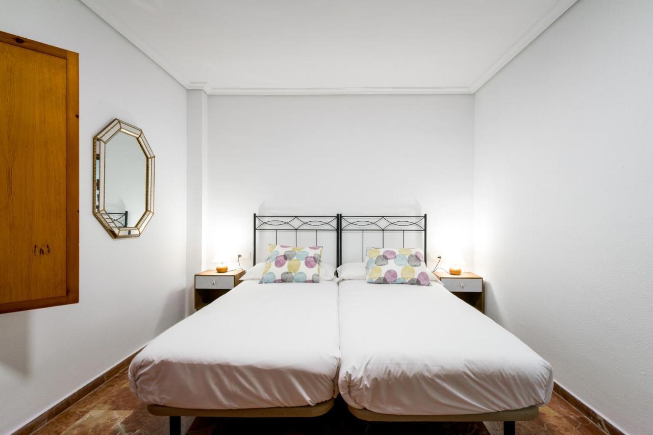 Holi-Rent Estrella Appartement Sevilla Buitenkant foto