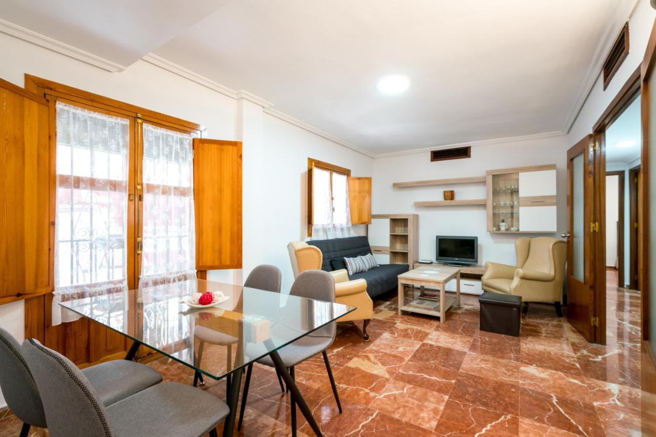 Holi-Rent Estrella Appartement Sevilla Buitenkant foto