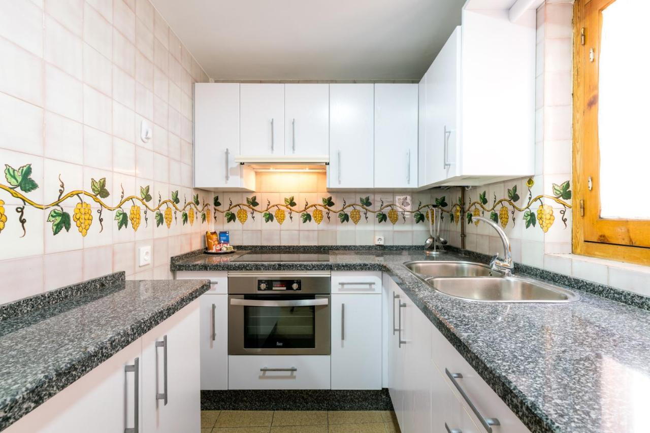 Holi-Rent Estrella Appartement Sevilla Buitenkant foto