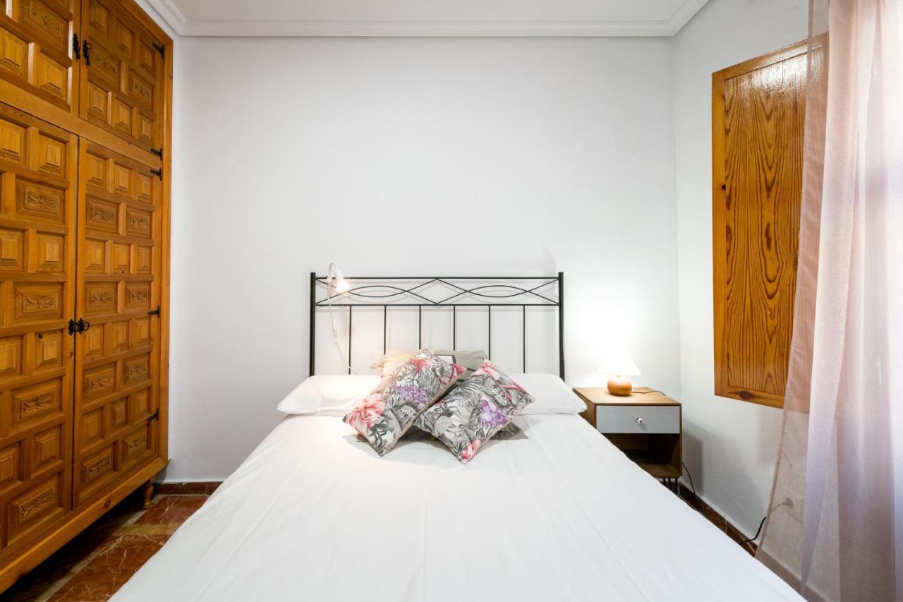 Holi-Rent Estrella Appartement Sevilla Buitenkant foto