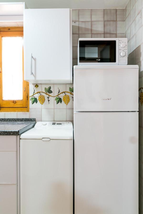 Holi-Rent Estrella Appartement Sevilla Buitenkant foto