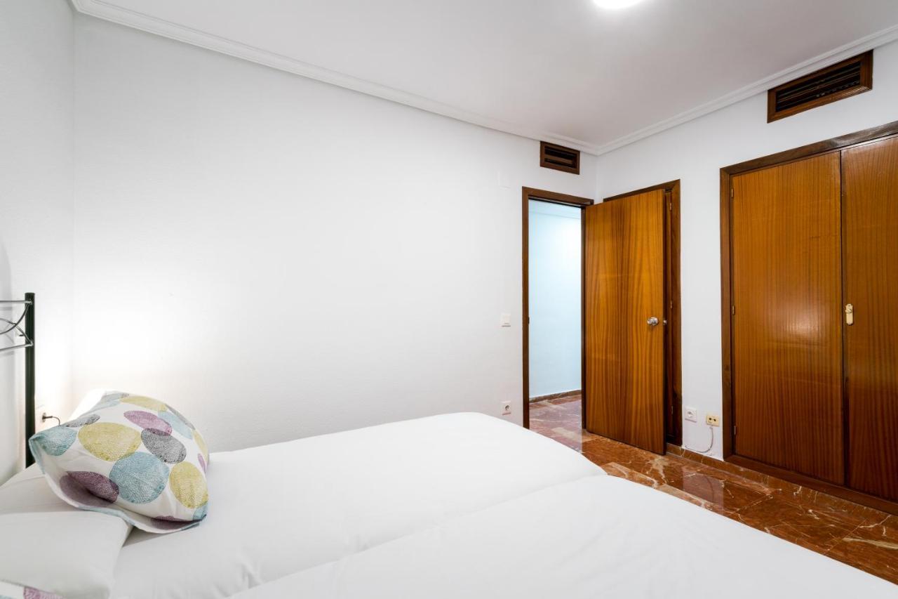 Holi-Rent Estrella Appartement Sevilla Buitenkant foto