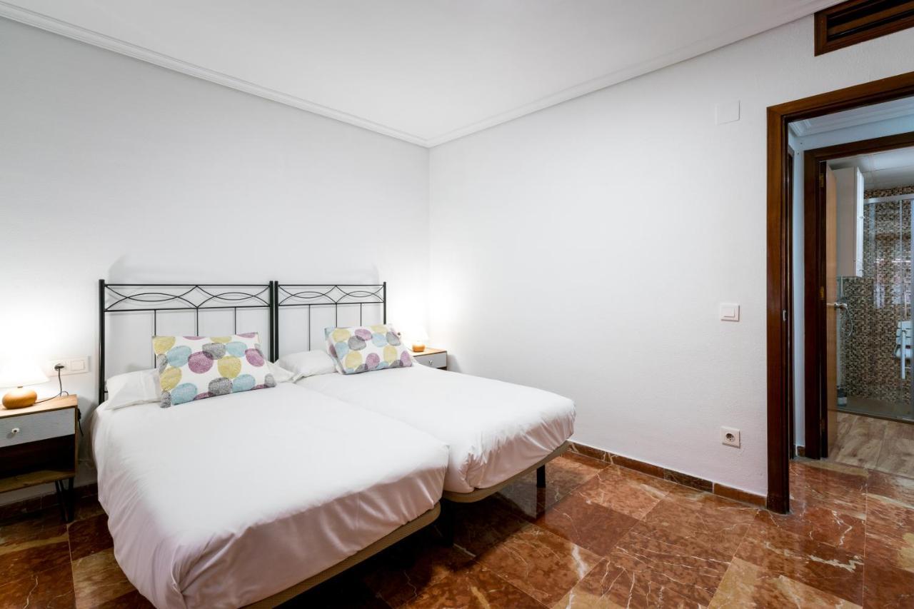 Holi-Rent Estrella Appartement Sevilla Buitenkant foto