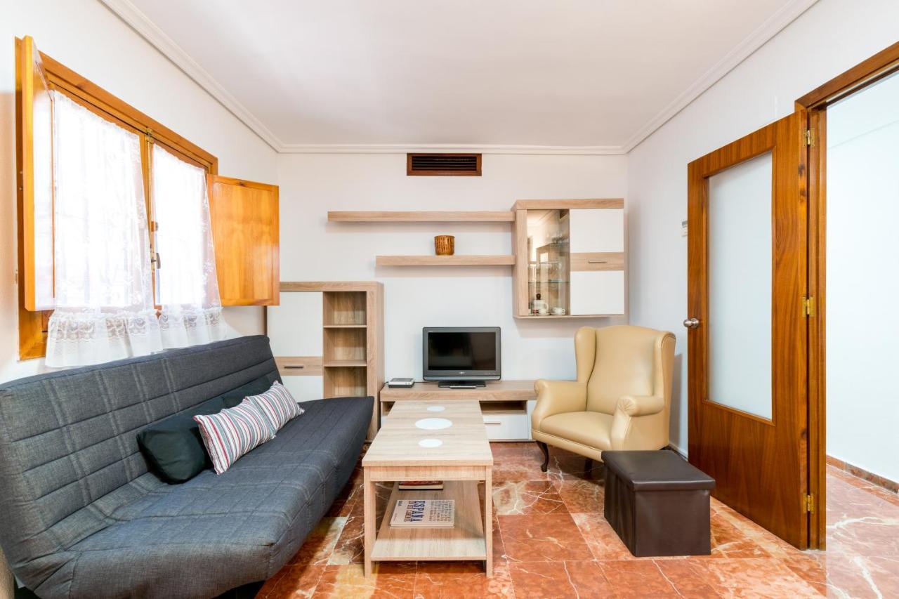 Holi-Rent Estrella Appartement Sevilla Buitenkant foto