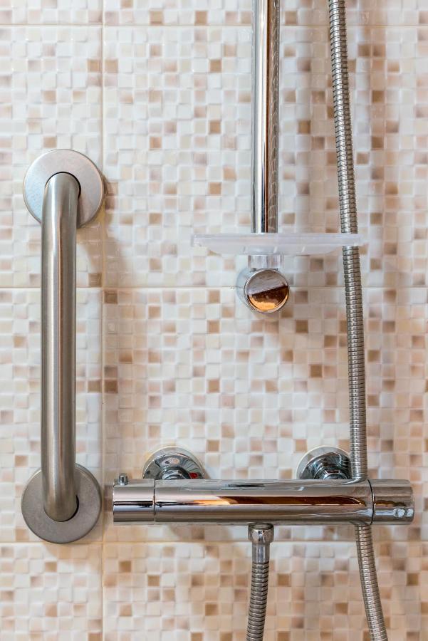 Holi-Rent Estrella Appartement Sevilla Buitenkant foto