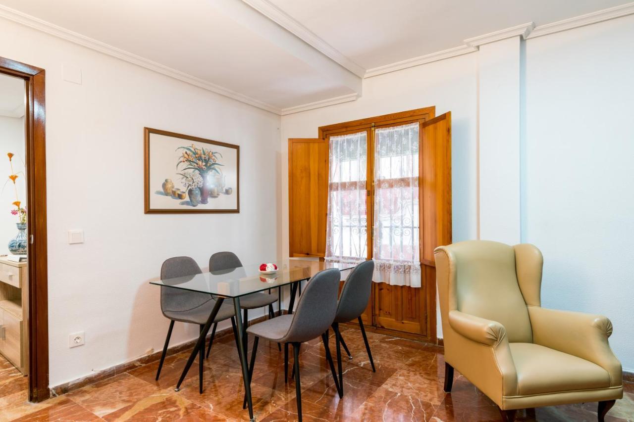 Holi-Rent Estrella Appartement Sevilla Buitenkant foto