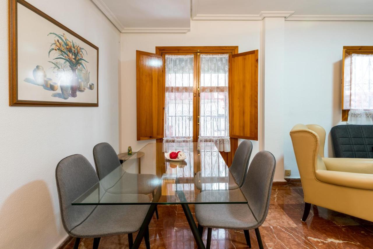 Holi-Rent Estrella Appartement Sevilla Buitenkant foto