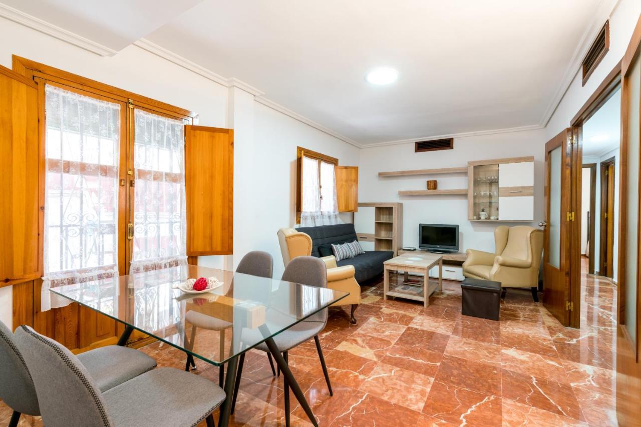 Holi-Rent Estrella Appartement Sevilla Buitenkant foto