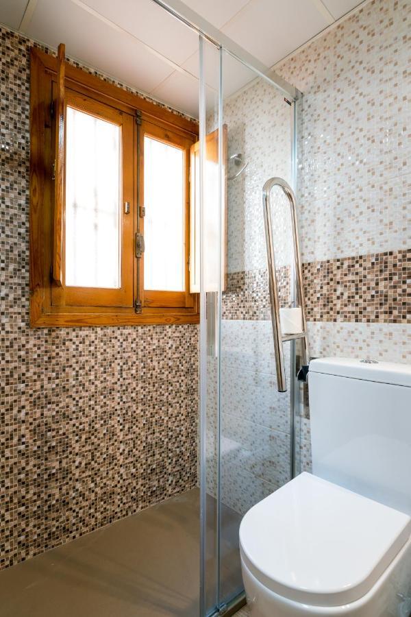 Holi-Rent Estrella Appartement Sevilla Buitenkant foto