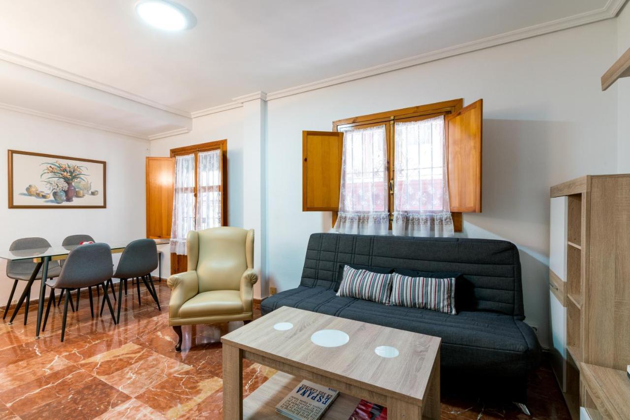 Holi-Rent Estrella Appartement Sevilla Buitenkant foto