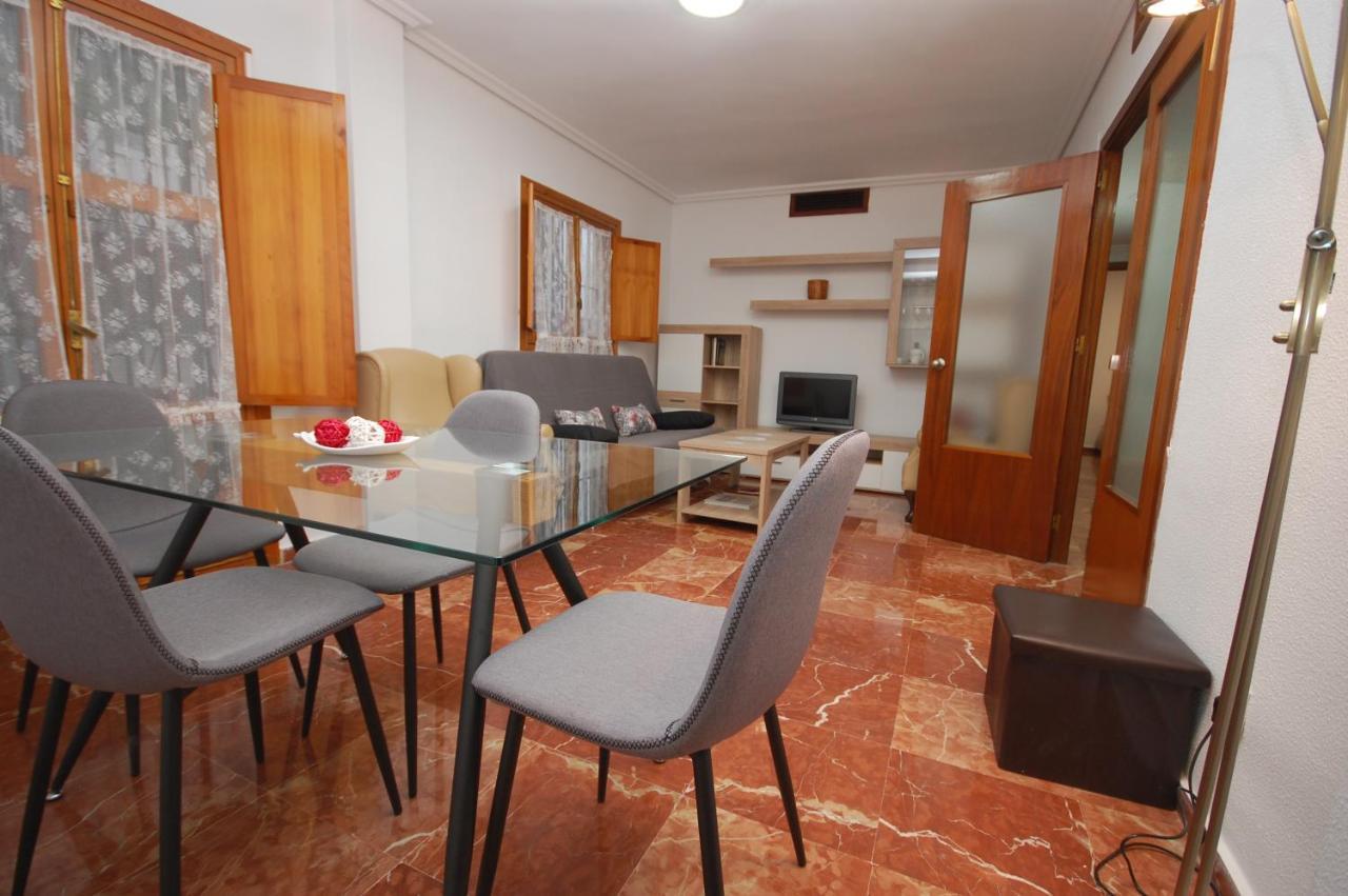 Holi-Rent Estrella Appartement Sevilla Buitenkant foto